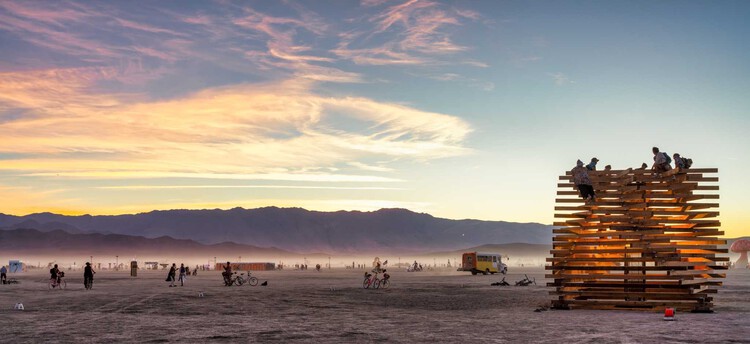 An interconnected mushroom garden and shelter from the desert sun: 8 installations in Burning Man 2024 - Image 26 of 30